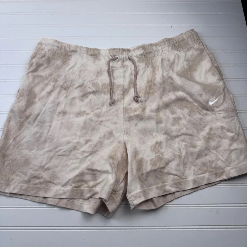 NEW Nike Women's XXL Loose Fit Mid Rise Tan Shorts